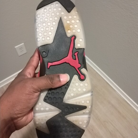 Red Jordan 6 - Picture 11 of 11